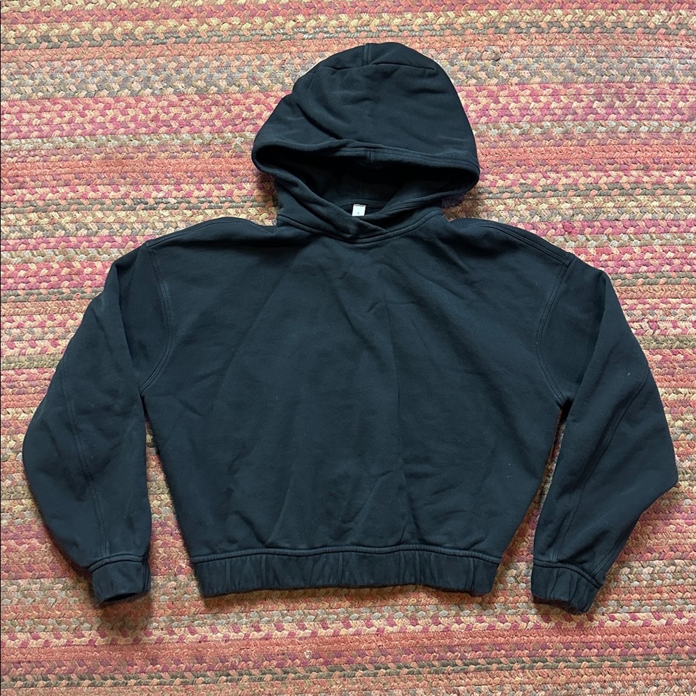 LULULEMON BLACK PULL OVER CROP HOODIE